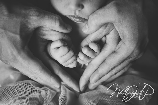 ©2015 MHaas Photography | Louisville, ky, kentucky, newborn, baby girl, mom, dad, hands, hearts, newborn photography, pink, portraits, in-home