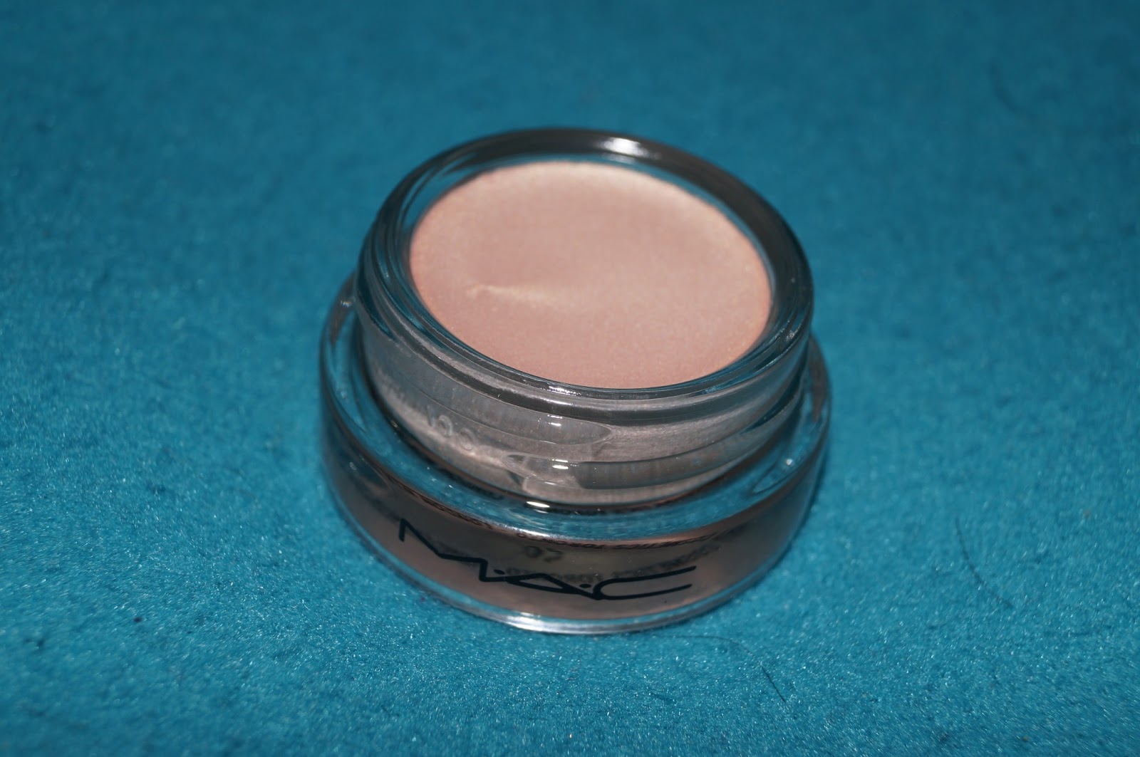 daydreams in gold MAC Paint Pot Bare Study Review