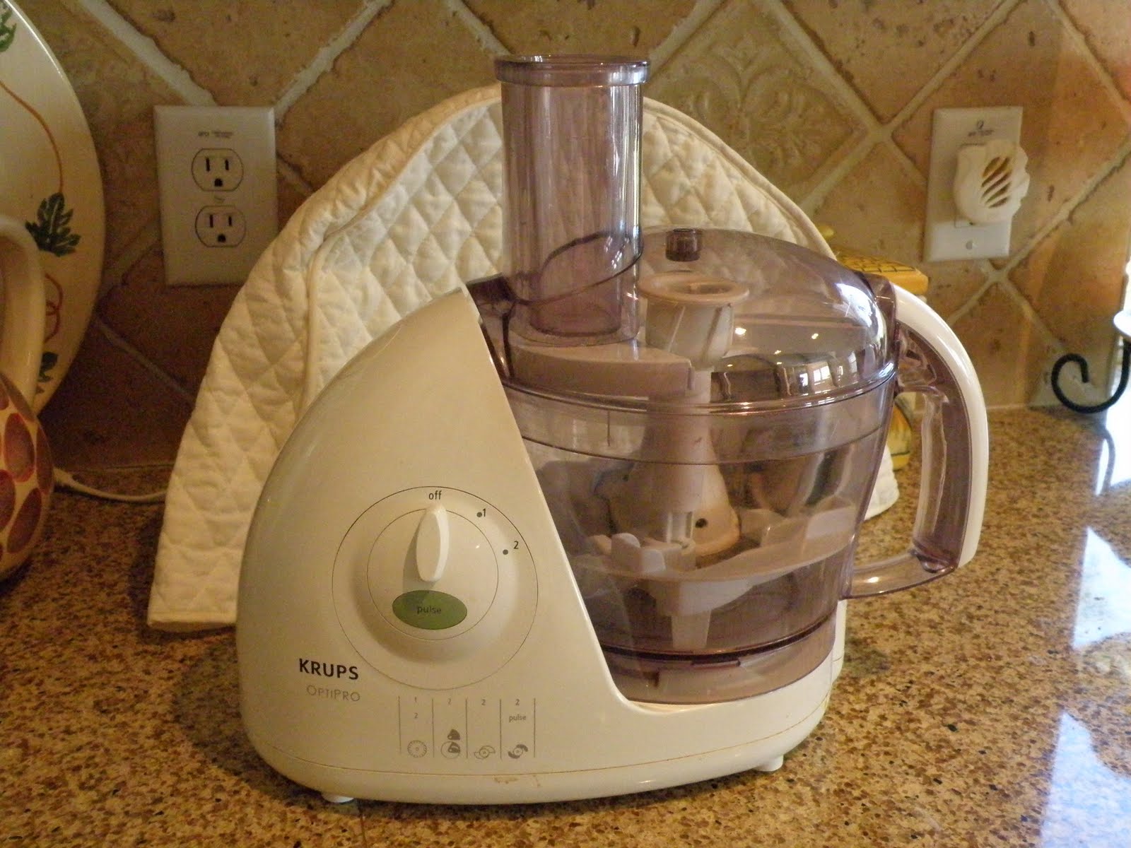 Can you use a blender to puree food instead of a food processor?