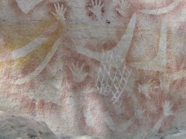 [Image: Aboriginal_rock_art_Carnarvon_Gorge.jpg]