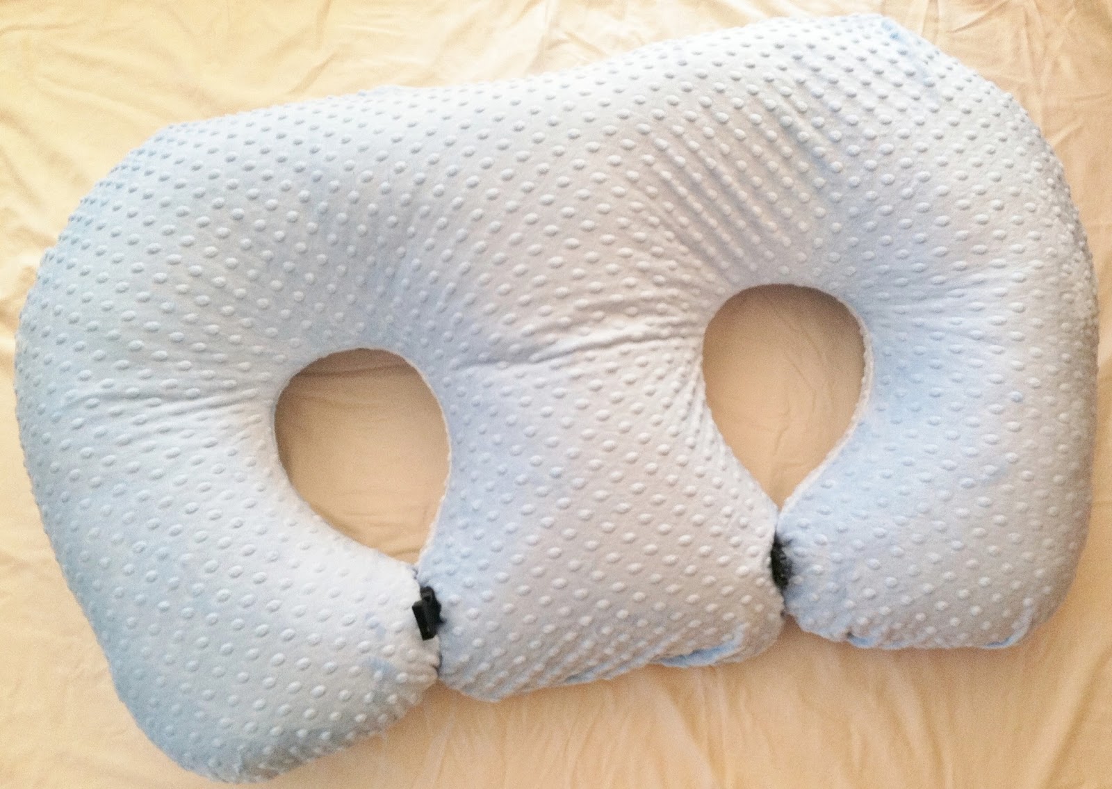 Mommy Moments With Abby Twin Z Pillow Giveaway Ends 8 6 2013