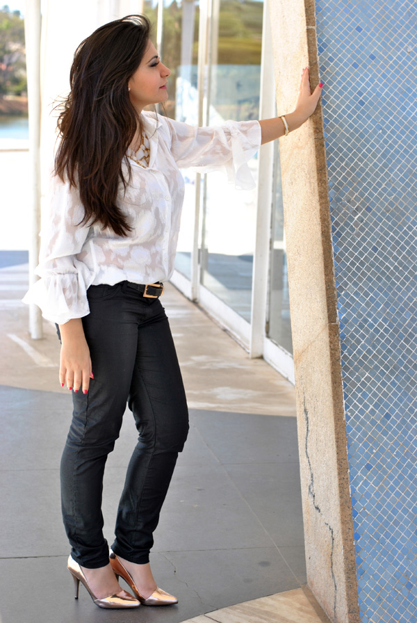Bárbara Urias, look, camisa lígia nogueira, renda, seda, pampulha, igrejinha pampulha, belo horizonte, mulher Bárbara Urias, look, camisa lígia nogueira, renda, seda, pampulha, igrejinha pampulha, belo horizonte, mulher