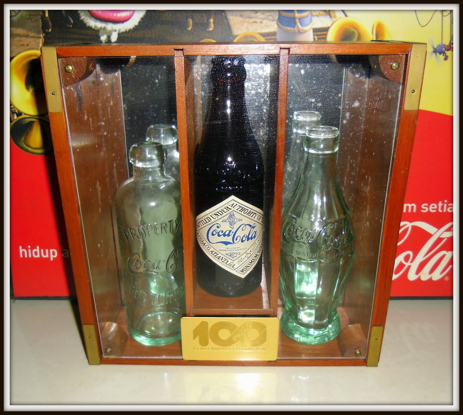 RedlabelsHeritage CocaCola 100th Anniversary Centennial Display Case