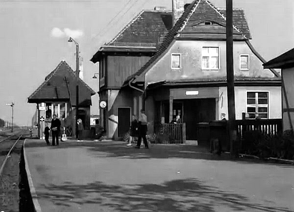 [Obrazek: sami-swoi4.jpg]