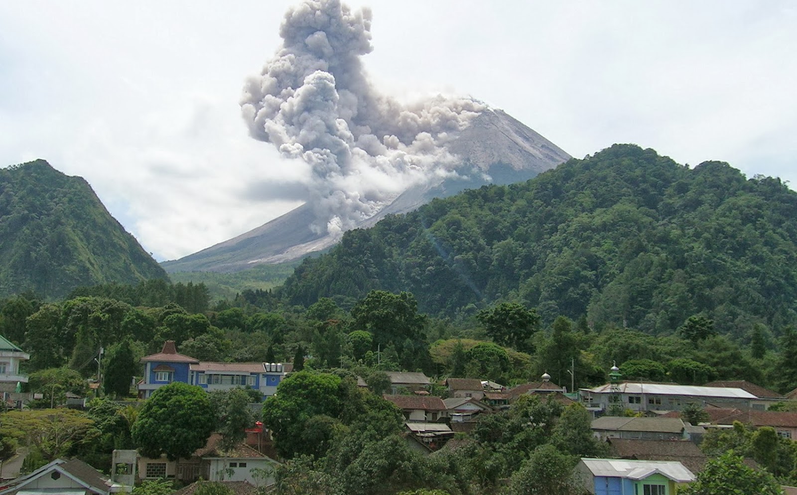 this is my life: 7 Mitos Menyeramkan dari Gunung Angker yang Ada di