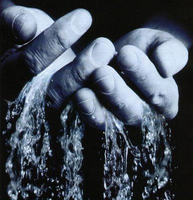 [Imagen: Agua+entre+las+manos.jpg]