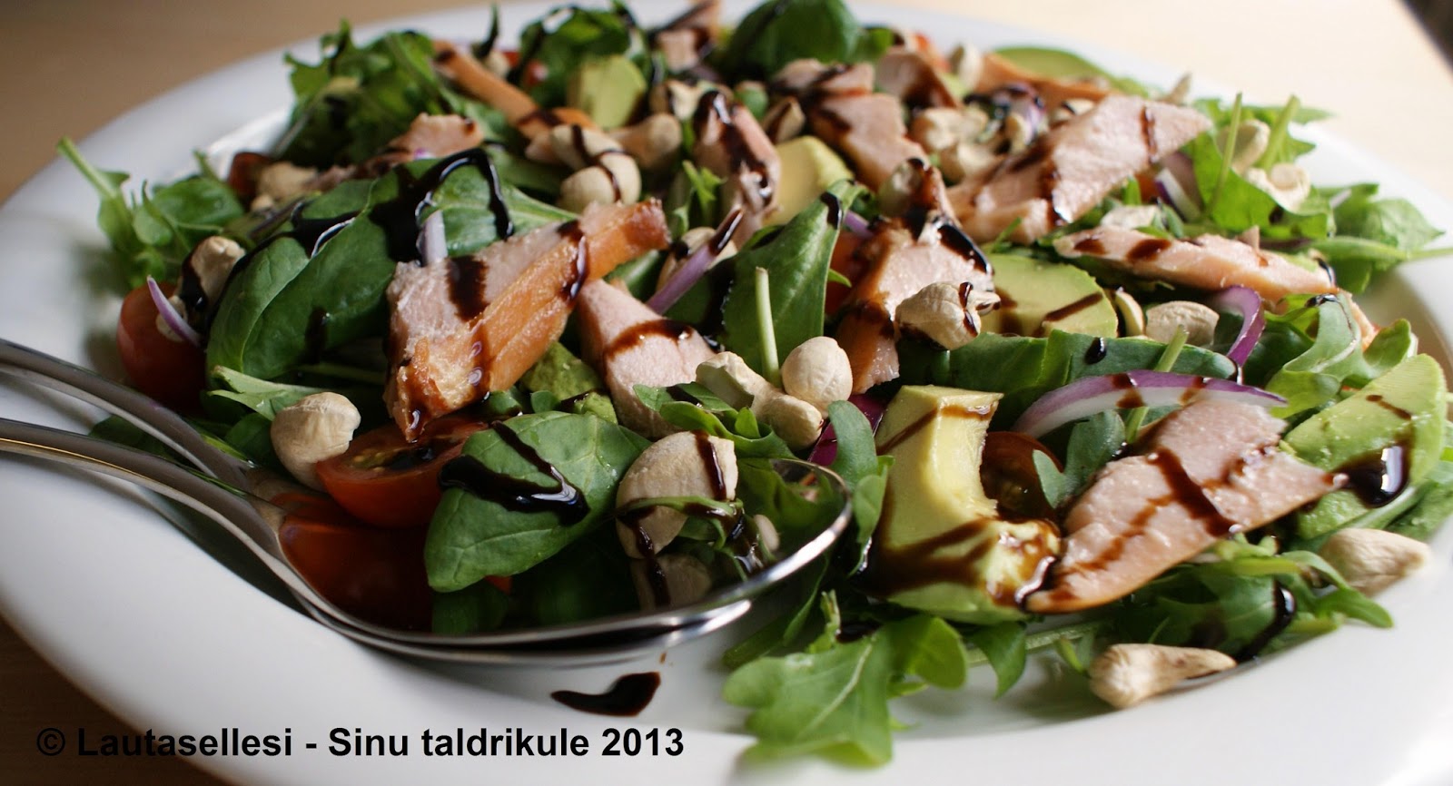 Lautasellesi Sinu taldrikule Avokadosavulohisalaatti Avokaado