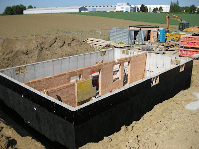 Armin & Sarah bauen ein Haus: Tag 11 Beginn Schalung Treppe