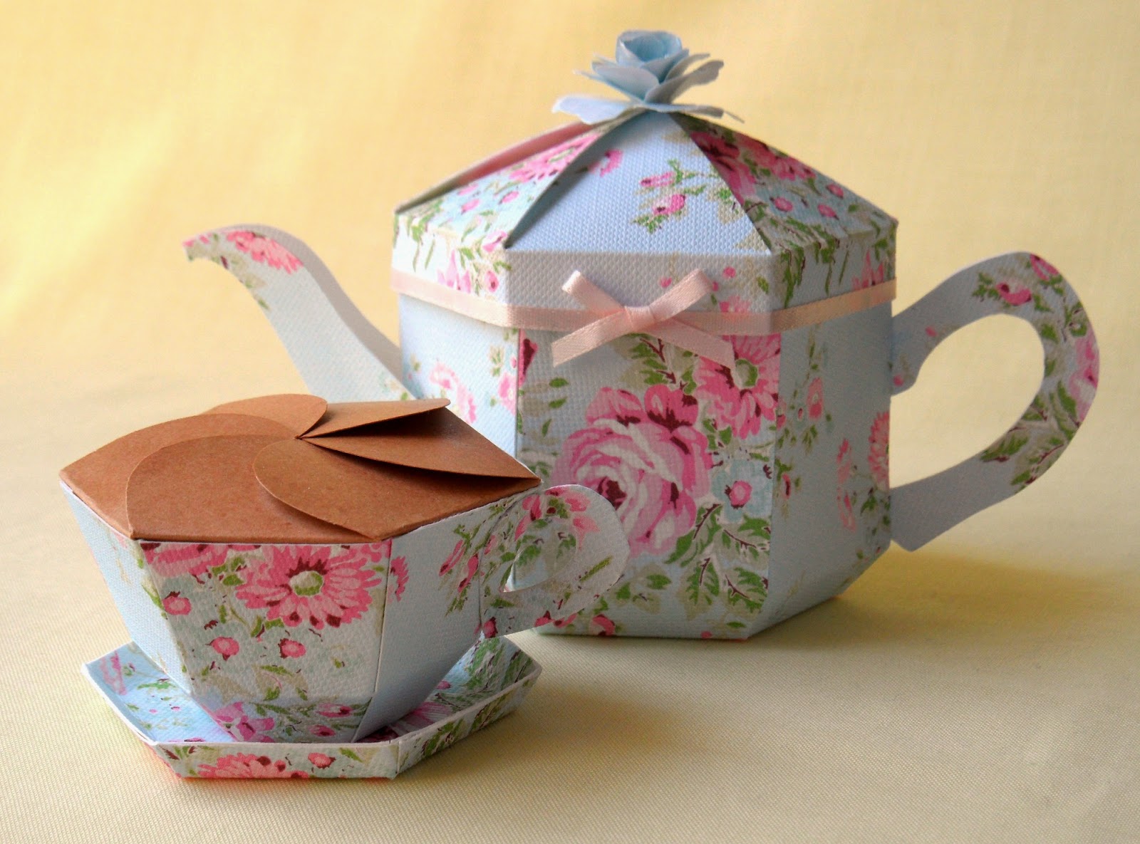 Esselle Crafts Matching Tea Set