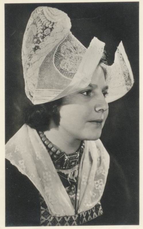 FolkCostume&Embroidery: Costume of Volendam, North Holland, The Netherlands