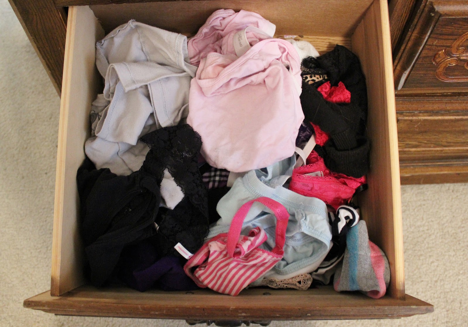 Lovely On a Budget: ORGANIZING: SOCK DRAWER