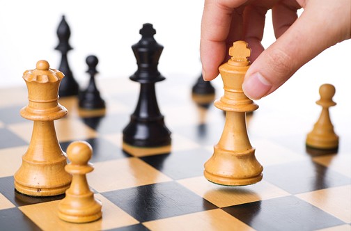 Equilibrio Clinica de Terapia - A vida não precisa ser como um jogo de  xadrez, onde um movimento errado significa derrota total. As peças ainda  estão no tabuleiro. Respire fundo e planeje
