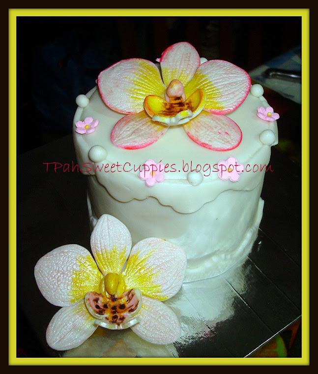 MOTH ORCHID CAKE