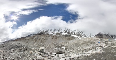 [Panorama del Monte Everest]