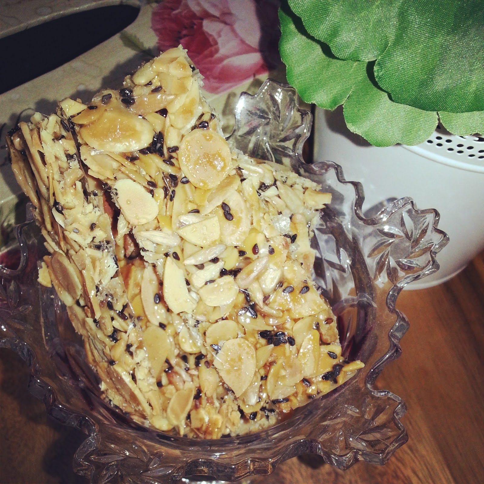 CoOkInG Is LiKe LoVe........: Crunchy Caramel Almond