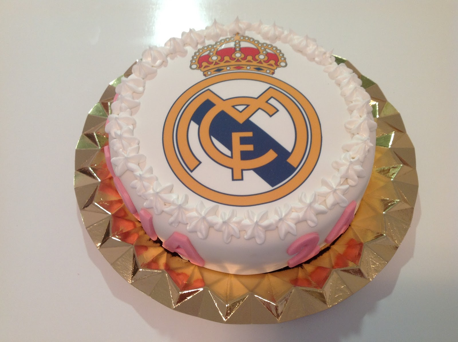 Fondant en las Nubes Tarta Real Madrid