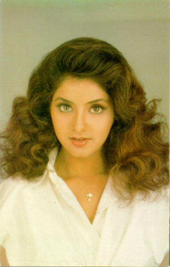 Bollywood Hot Actresses Photos: Divya Bharati Bollywood Hot Actress