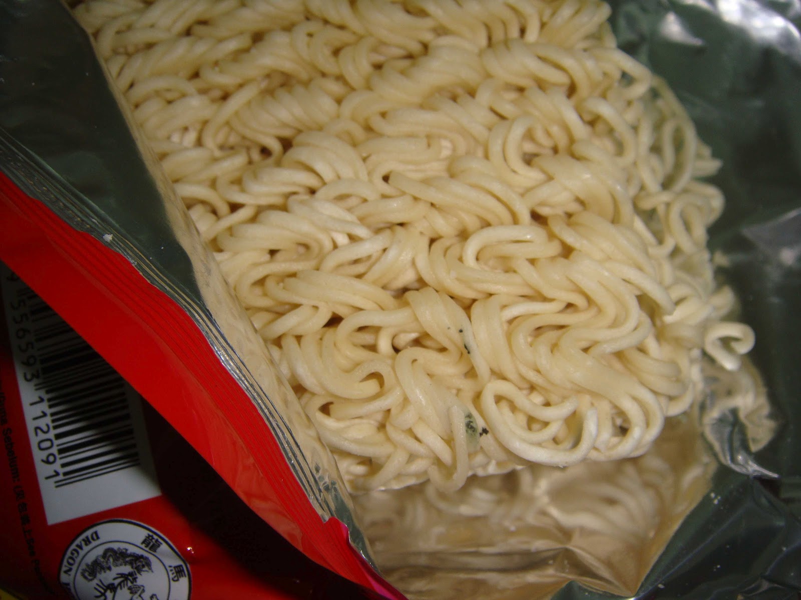 Supersupergirl's Food Reviews Did my instant noodles go moldy?