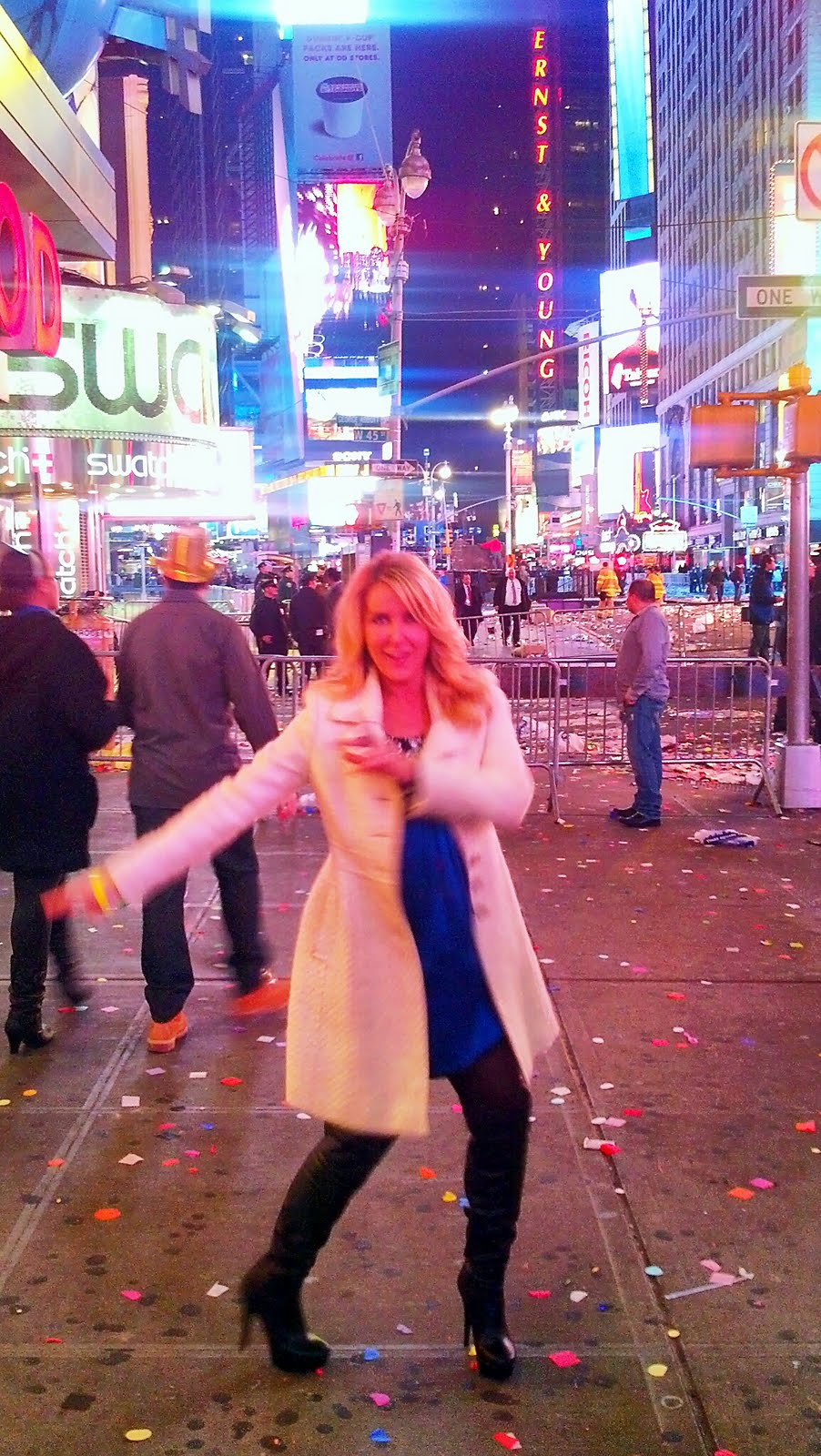 THE APPRECIATION OF BOOTED NEWS WOMEN BLOG : Heather Childers celebrated New Year&#039;s Eve in Thigh