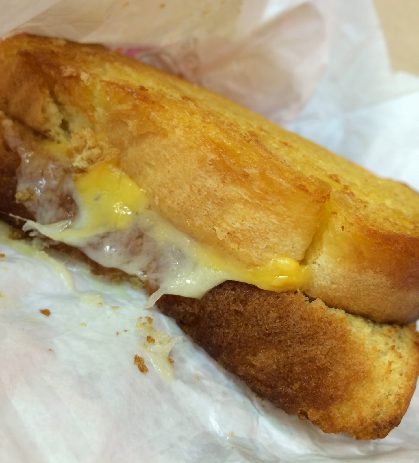 Texas Toast Grilled Cheese From Dunkin' Donuts / ダンキンドーナツのテキサストースト グリルド