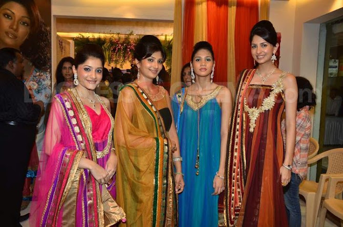 Indian Models Display Saree Lehnga Collection Of Bhagyshree New Store - DESI MASALA BABES PICS - Famous Celebrity Picture 