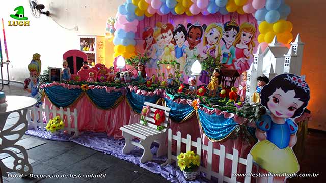 Decoração de mesa de aniversário infantil Princesas Baby Disney forrada com toalha de pano