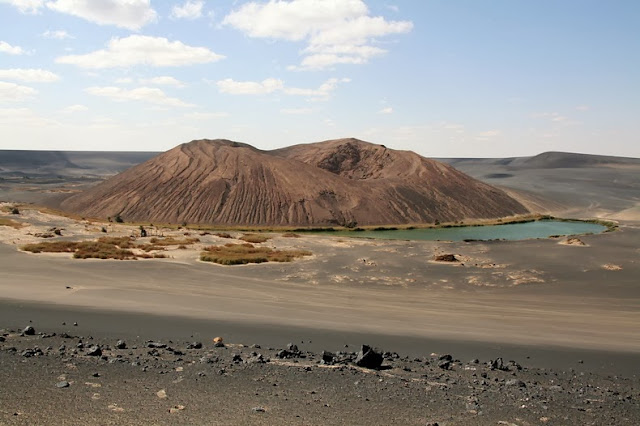 Waw an Namus oasis cráter volcánico