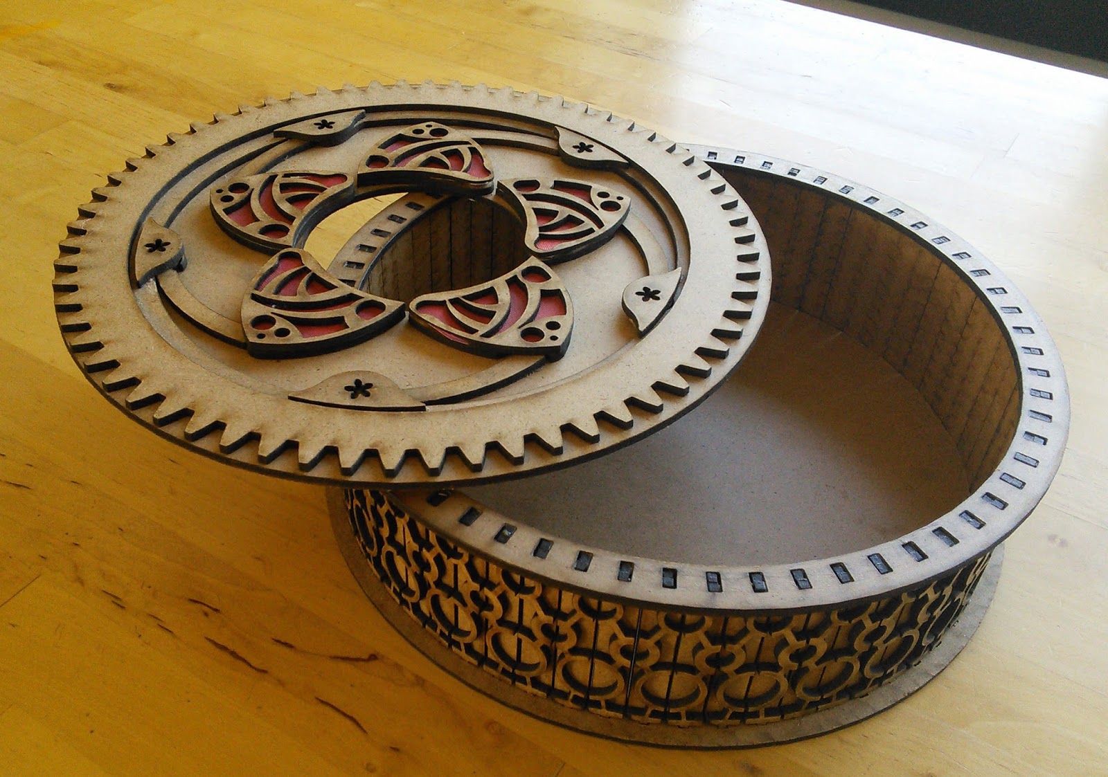 Making The Cut Round Mechanical Iris Box