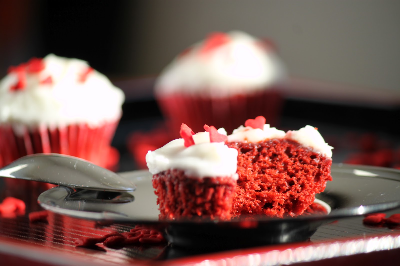 red fairy cakes