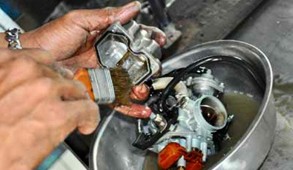 Memebrsihkan Karburator Motor Tips Perawatan dan Cara Membersihkan Karburator Motor