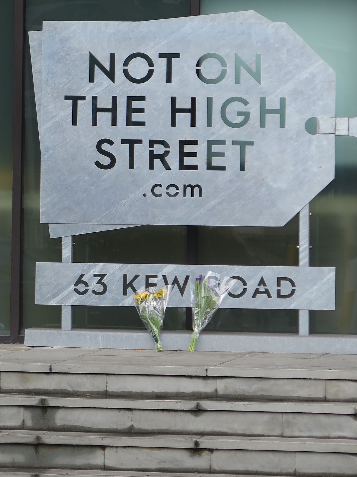 Straining over the blog..... More Tales from an Urbane Flâneur Not on