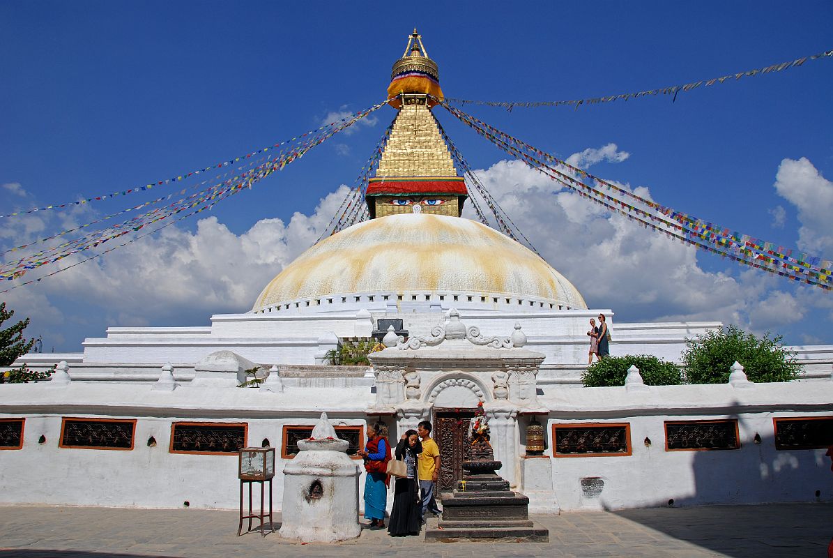 http://3.bp.blogspot.com/-kHt1UKb64jU/T9_6FRdFDeI/AAAAAAAAD-c/bbpPhoel-RQ/s1600/Budhanath_stupa_kathmandu+(3).jpg