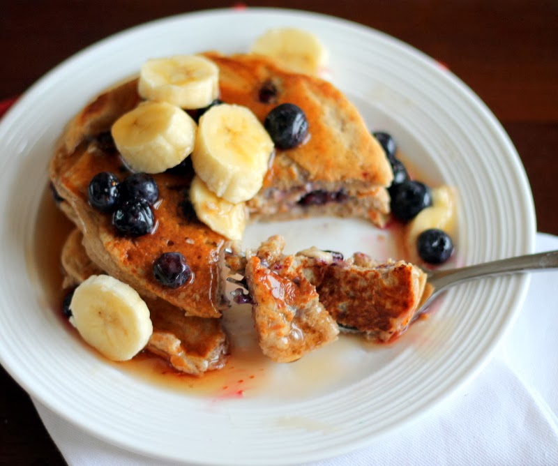 Oatmeal Cottage Cheese Banana Pancakes {high in protein, glutenfree