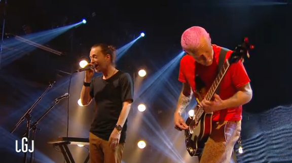 "I Want to Eat Your Artichoke Heart..."  Thom Yorke and Flea Perform "Atoms For Peace" on French Television