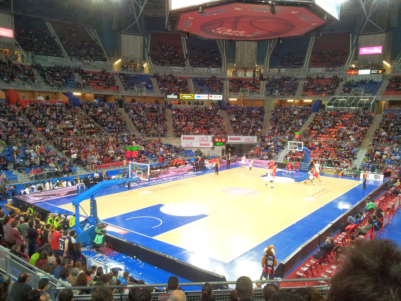 Vitoria Basketball tour guide