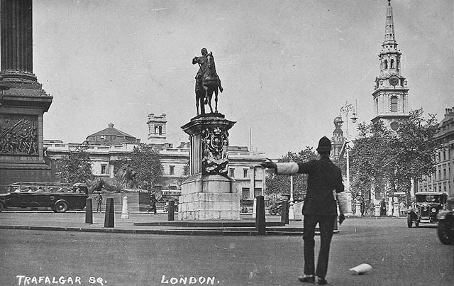 This is What Trafalgar Square Looked Like  in 1933 