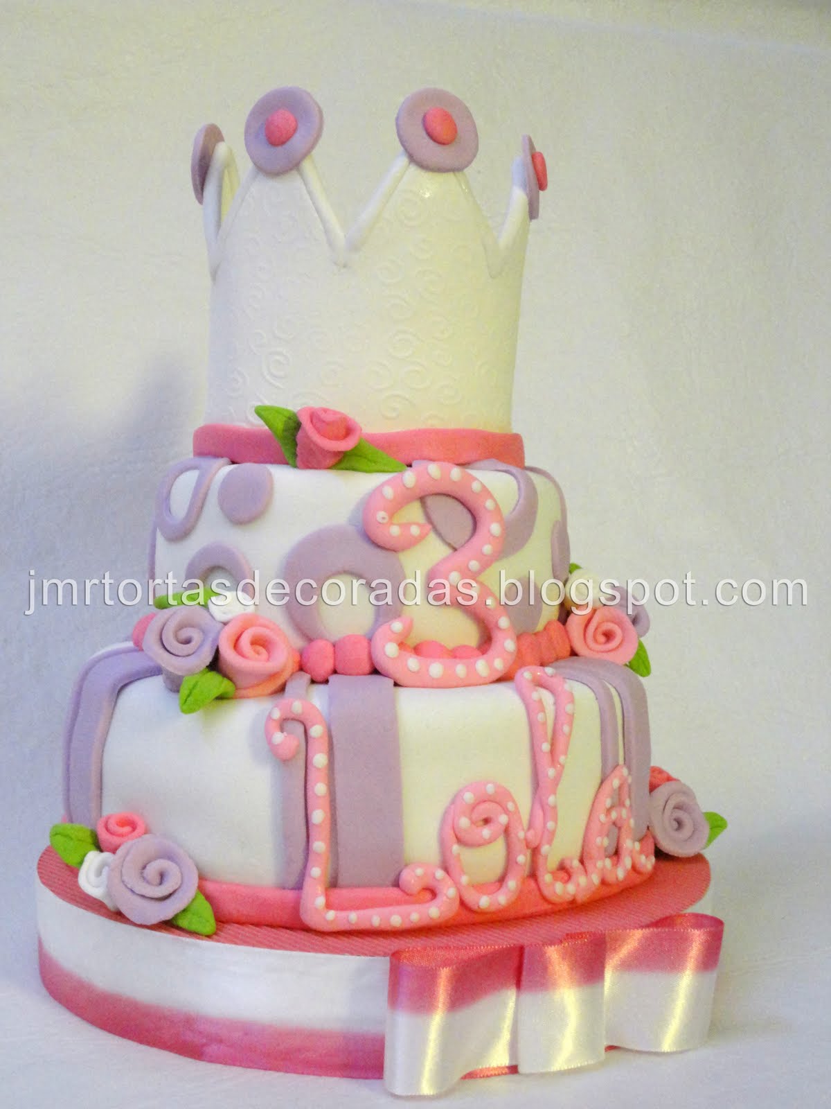 Torta dos pisos coronita princesa | JMR Tortas Decoradas