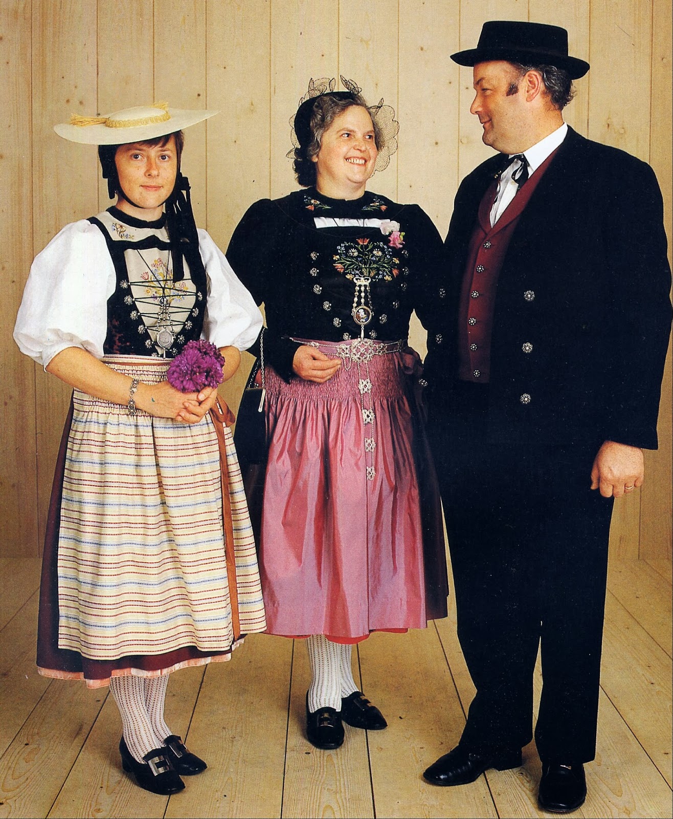 FolkCostume&Embroidery Overview of Swiss Costume