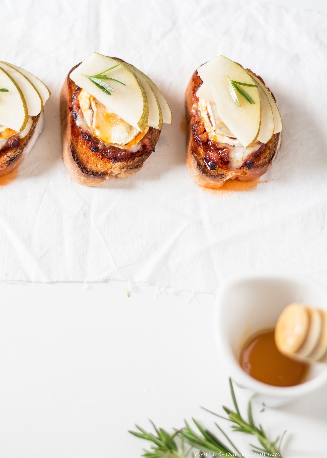 My Spanish Taste Toasts with sobrasada, goat cheese and pear