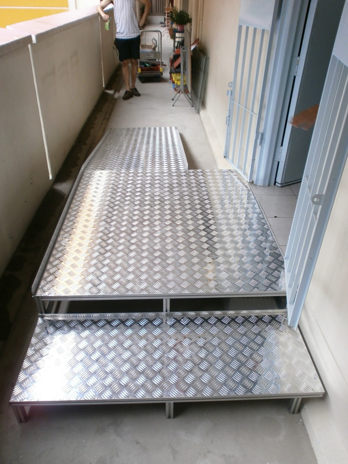 WHEELCHAIR RAMPS AND WHEELCHAIR PLATFORM LIFTER Delcon Technology (S