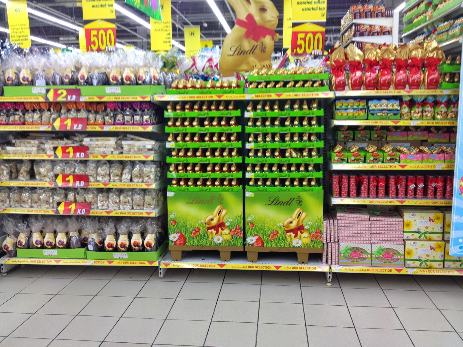 Easter Eggs in Carrefour Kuwait Huevos de Chocolate en Carrefour Kuwait