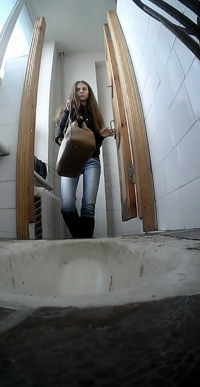 Скрытое видео из женского туалета