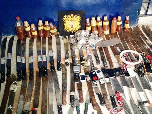 Taís Paranhos Polícia apreende armas, celulares e drogas no Complexo Aníbal Bruno Armario Oriental Verde ~ Taís Paranhos Polícia apreende armas, celulares e drogas no Complexo Aníbal Bruno