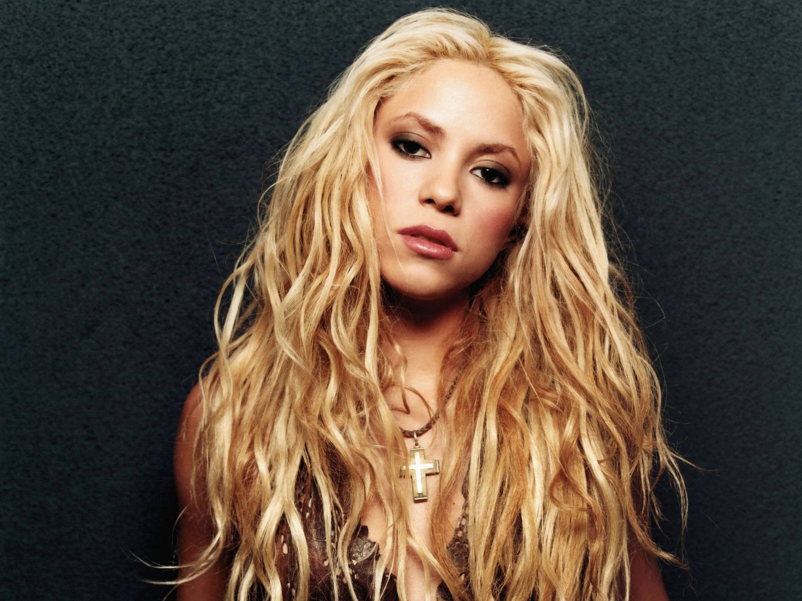 Shakira Hot Colombian Singer And Dancer HD Wallpaper 20151600 x 1200