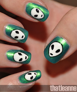 thatleanne: The truth is out there: Alien Nail Art!
