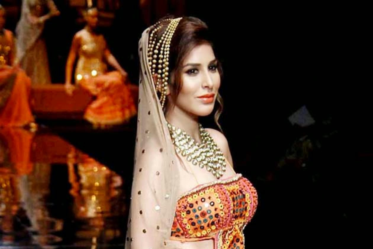 Sophie Choudry Wallpapers Free Download