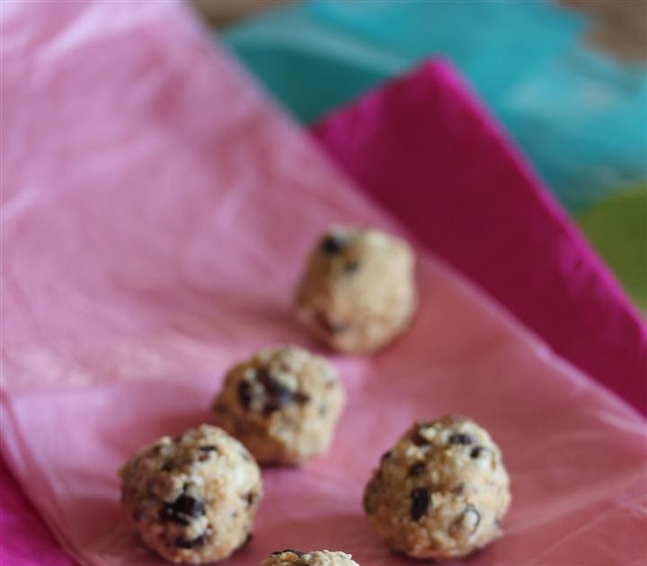 Kitchen Grrrls. Vegan food blog with lots of beautiful photos and