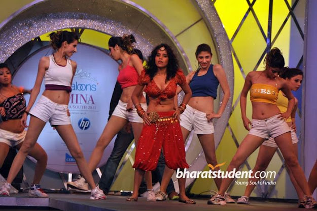 Piya Bajpai is dancing hot pic - (3) - Pia Bajpai dazzling in red--- ! ! ! 
