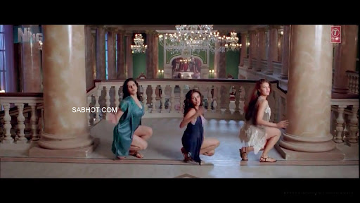 Asin in black nighty in housefull 21 - asin hot in housefull 2