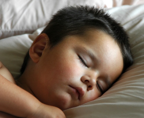 Hermoso bebé moreno - Imagui